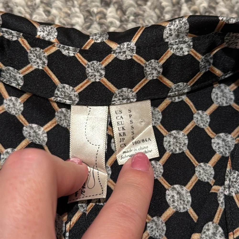 ⭐️5/$15⭐️ Forever 21 top - Picture 5 of 7